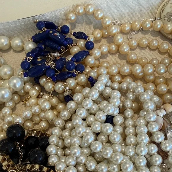 Elegant Pearl and Bead Jewelry Collection #153 - Picture 5 of 13